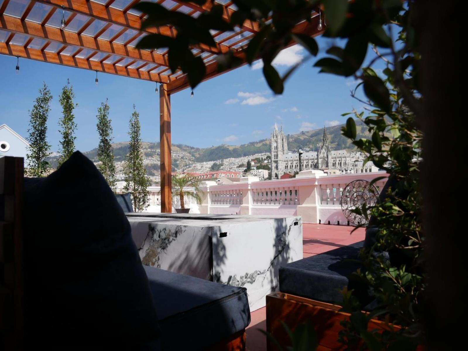 Casona 1914 Quito - Gothic Cathedral View Rooftop 外观 照片